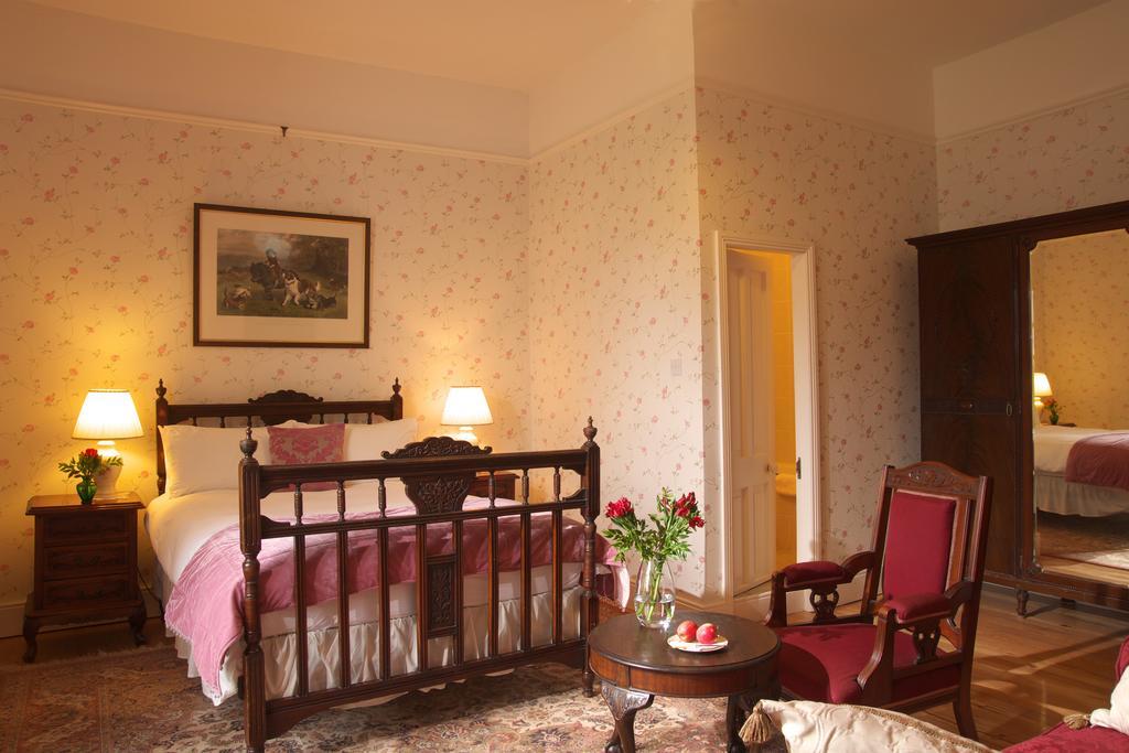 Viewmount House Otel Longford Oda fotoğraf